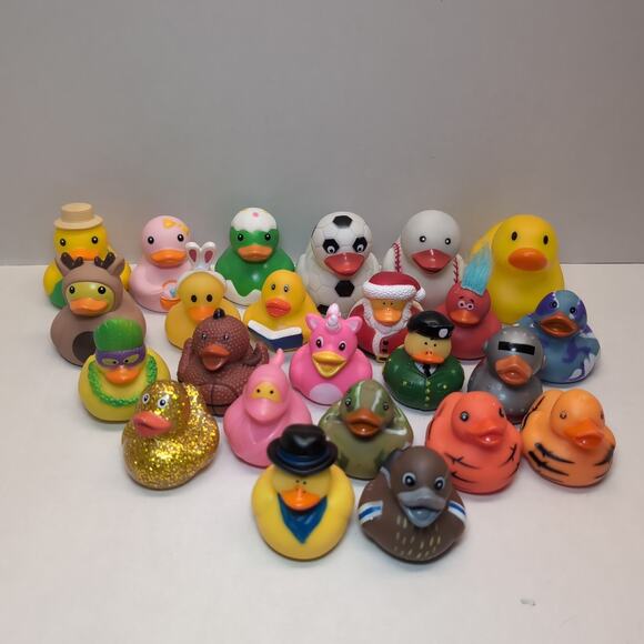 Lot Of 24 Rubber Ducks Jeep Ducking Miscellaneous Holiday Sport Glitter Party - Picture 1 of 16